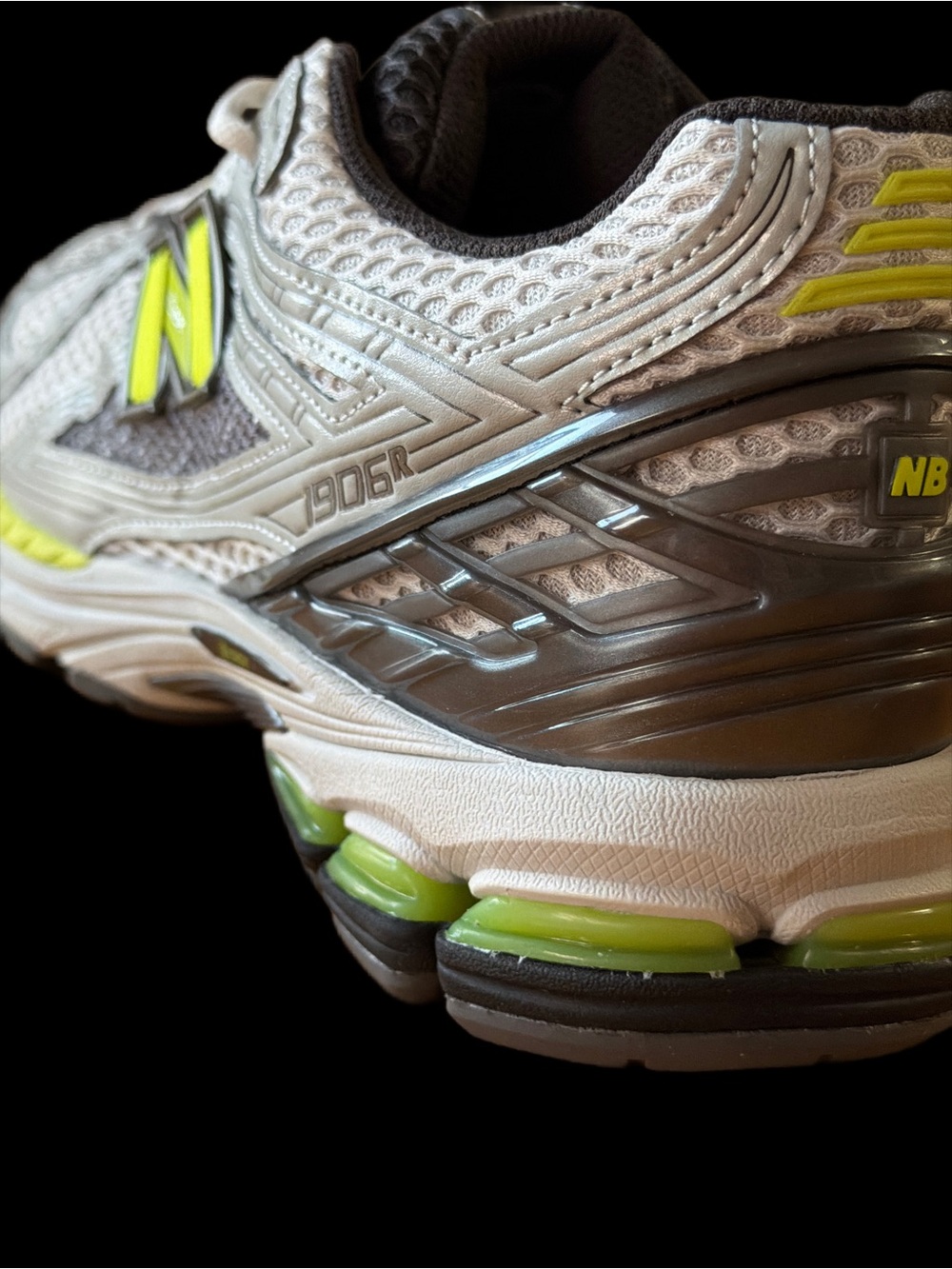 New Balance U1906R Gray Runners with Neon Yellow Unisex M/10.5 W/12 - Picture 11 of 13